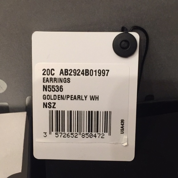 BNWT Authentic CHANEL Charms CC Pearl Dangle Hoops - Picture 6 of 9